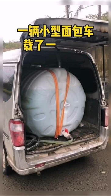 超載柴油隱患大，面包車變身“移動炸彈”